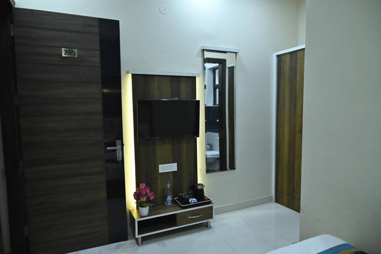 Hotel Guntas Residency à Amritsar Extérieur photo
